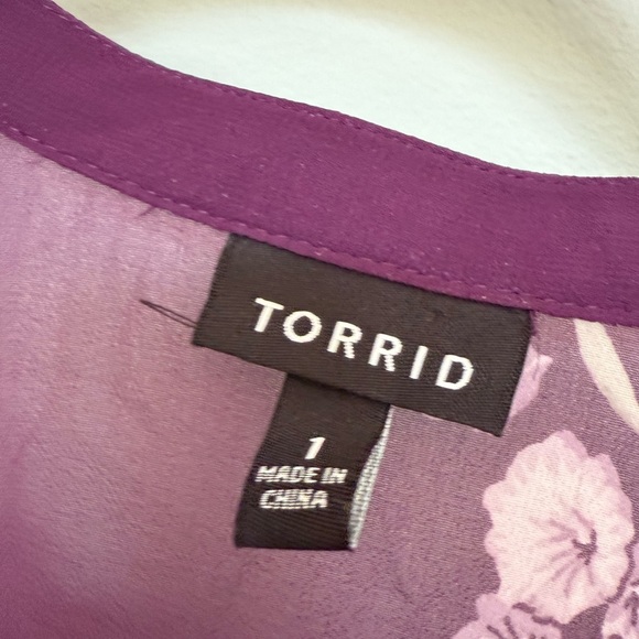 Torrid Babydoll top women’s plus size 1 XL purple floral sheer high low top - Picture 4 of 9
